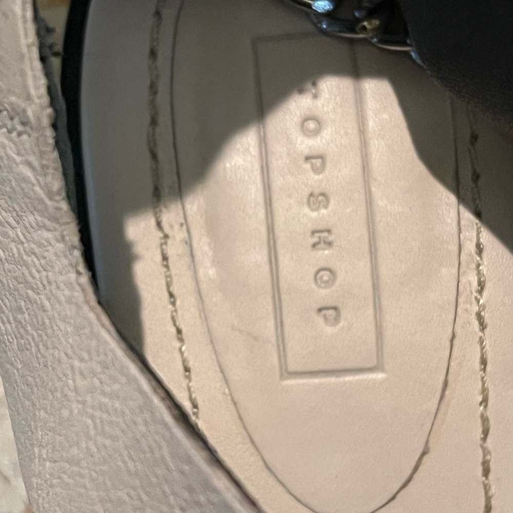 Top Shop Elegant Cream Sandals with Buckle Detail - Picture 4 of 6